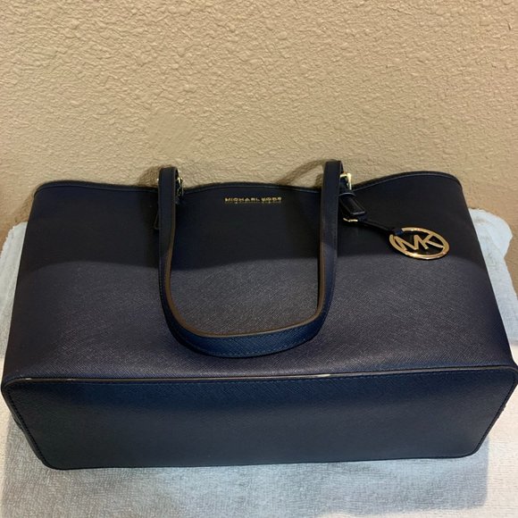 Michael Kors Women's Jet Set Travel Carryall Tote - Picture 5 of 9